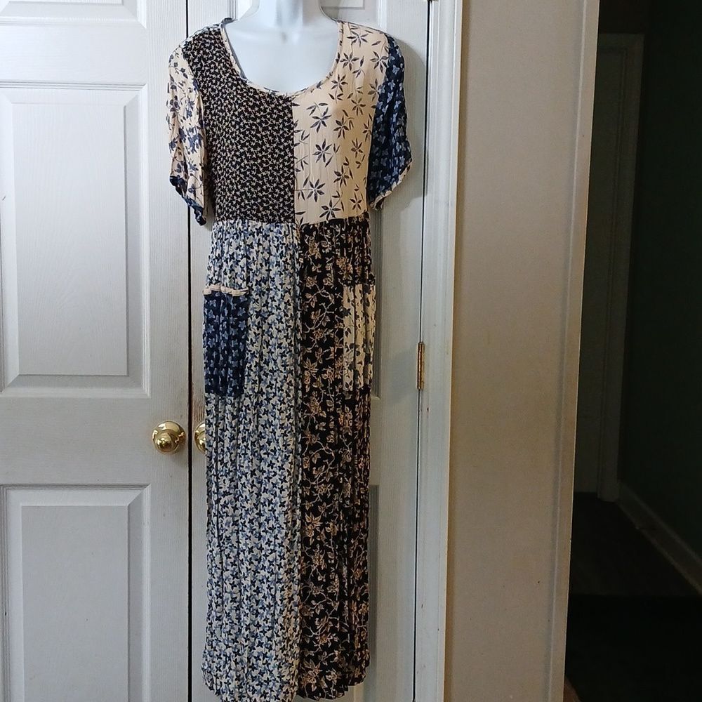 Karen Kane Lifestyle Vintage cream blue pleated dress with pockets  Sz 10